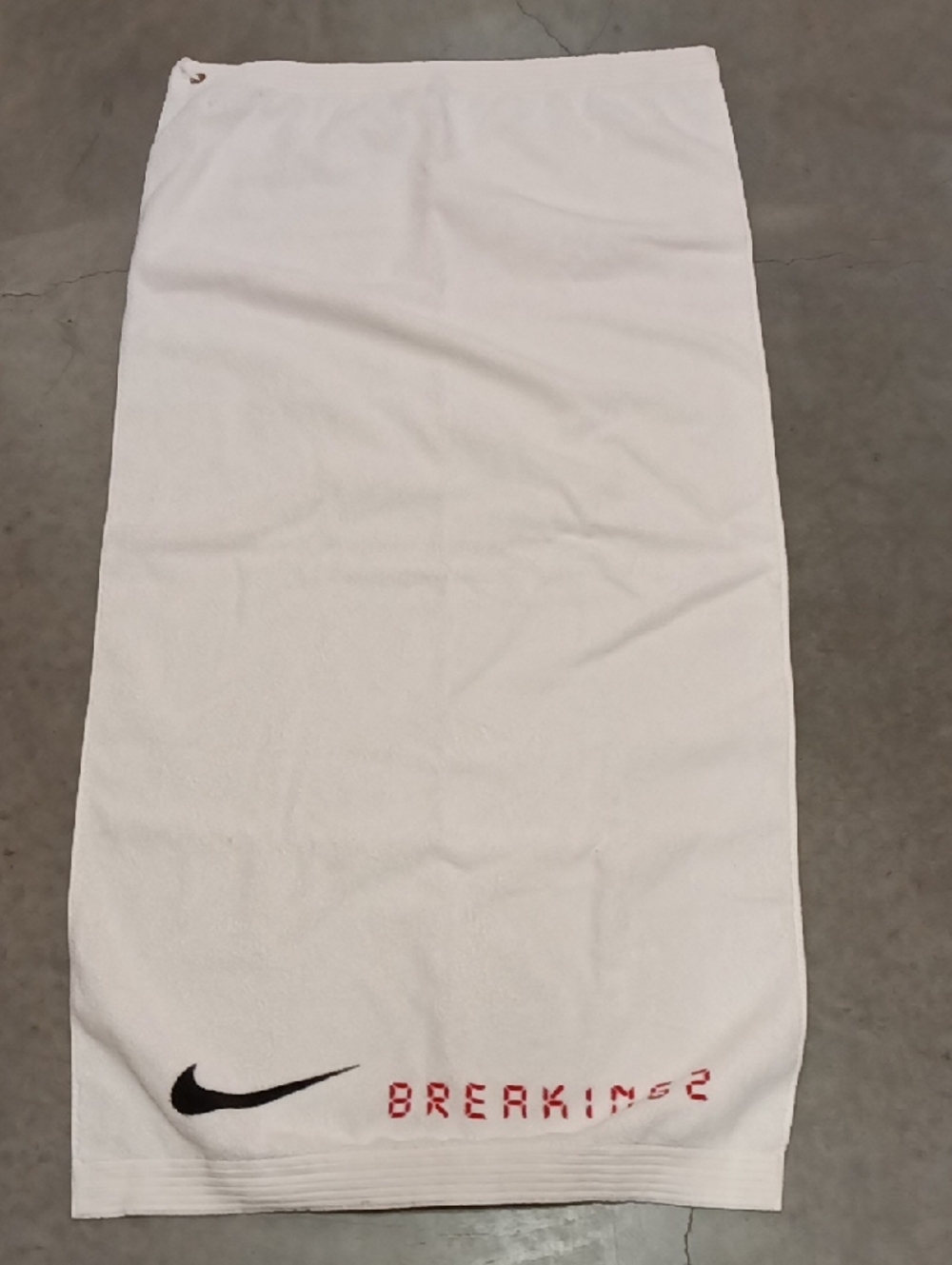 Nike Cotton Terry Cloth " Breaking 2" Beach Towel 25" X 52"